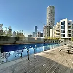 Homes2Retreat - Stylish Studio Gym & Pool, Jvc Dubai