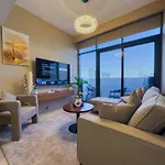 Stylish 1Br High Floor City View