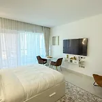 Central Apartment In Dubai Heart