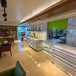 Central Apartment In Dubai Heart