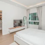 Modern 1 Bed - Great Location