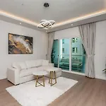 Modern 1 Bed - Great Location