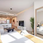 Mesmerizing Studio Located In The Center Of Jvc