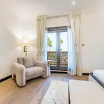 Close To The Beach 4Br And Assistant\'S Room Villa With Bbq Facility, Canal Cove, Palm Jumeirah By Deluxe Holiday Homes