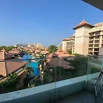 Spacious Apartment In Palm Jumeriah With Access To Private Beach