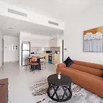Vayk - Elegant 1 Bd In Prime Downtown Location
