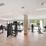 Vayk - Elegant 1 Bd In Prime Downtown Location