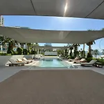 Vayk - Elegant One Bedroom With Beach Access