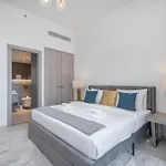 Luxury Stay Jvc Modern 1Bhk Pool & Gym Access