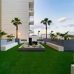 Sunny Studio, Pool, Villa Views, Near Metro