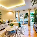 Luxurious Villa With Stunning Sea Views Of Palm Jumeirah