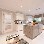Luxurious Villa With Stunning Sea Views Of Palm Jumeirah