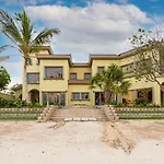 Luxurious Villa With Stunning Sea Views Of Palm Jumeirah