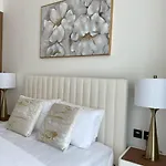 Elegant 1Br Escape In Jvc!