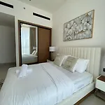 Elegant 1Br Escape In Jvc!