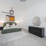 Elegant Living In A Prime Location Shamal Residence