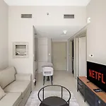 Vayk - Stylish 1 Bd In Business Bay