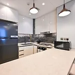 Stunning 2 Bdr Luxury Business Bay