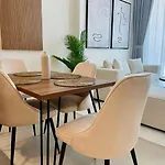 Comfortable 1Br Apt With Neutral Tones And A Sofa Bed
