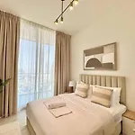 Sunlit Iconic 1Br Apt In Binghatti Amber!