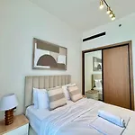 Sunlit Iconic 1Br Apt In Binghatti Amber!