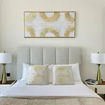 Gold Kissed 1Br Apt In The Heart Of Jvc!