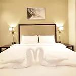 Elegant 2Br With City Views Downtown Dubai Living
