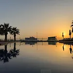 Modern High-Floor 1Br Apartment With Balcony, Pool Access & Golf Course View, Up To 4 Guests, By Stayfinity