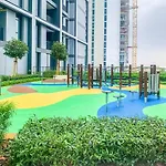 2 Bed With Full Creek Canal View