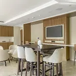 Vayk - Contemporary 2 Bd Apartment In Downtown Dubai