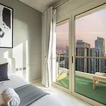 Lovely Dubai Eye & Sea View, 3 Mints To Beach