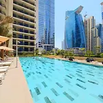 Canal Luxe Burj 1Br Sleeps 4 With Pool And Gym