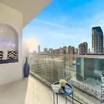 Luxury Apartment With Balcony & Full Burj Khalifa View By Dejaview Stays