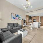 Waves - Comfortable Jvc Apt With Balcony And Maids Room