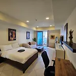 Super Host At Highest Residential Tower In The World, Private Rooms In A Shared Apartment