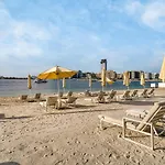 Luxury Spacious 2 Bedroom Private Beach And Views