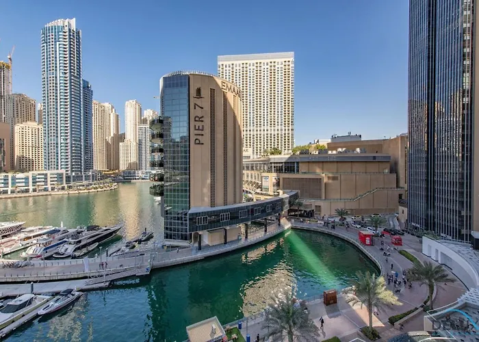 Neat 2Br At Silverine Tower Dubai Marina By Deluxe Holiday Homes