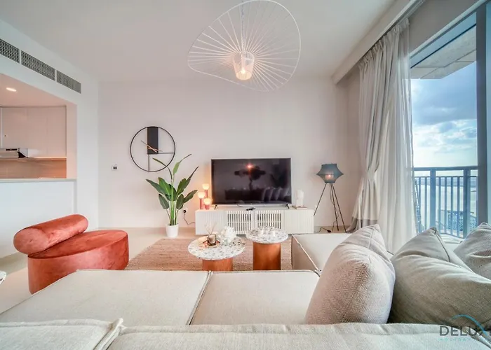 Distinguished 3Br With Assistants Room At Harbour Views Tower 1 By Deluxe Holiday Homes