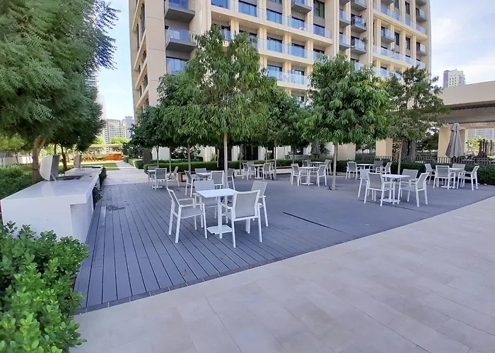 Direct Burj Khalifa Views / 5 Min Walk From Dubai Mall / Designer Choice / 6 People / New Building / Balcony