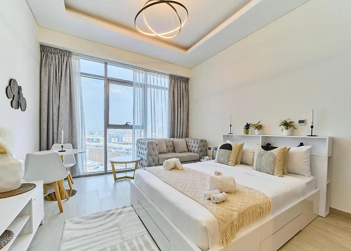 Elegant Studio In Al Jaddaf With Modern Amenities