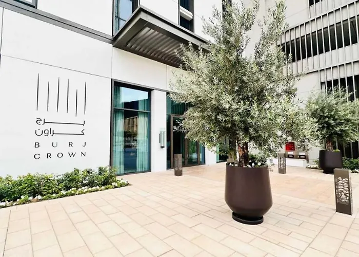 Luxury Two Bedroom Apartment With City & Pool View By Delujo Stays