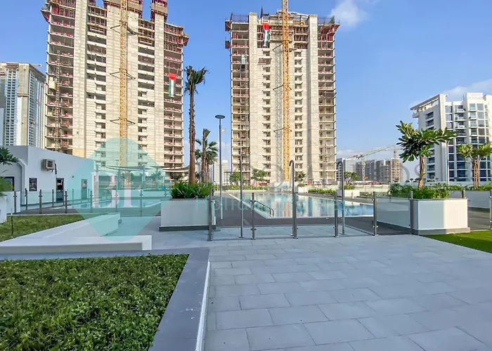Bloomfields Modern Stu In Azizi Riviera