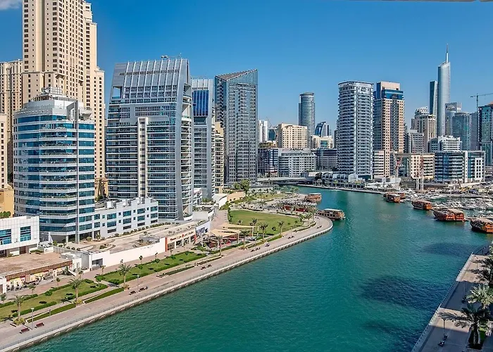 Amazing 1-Bedroom Apartment For 4 With Rooftop Pool-Dubai Marina