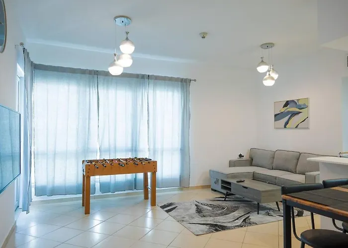Stylish 1 Bedroom Apt At Marina With Stunning View