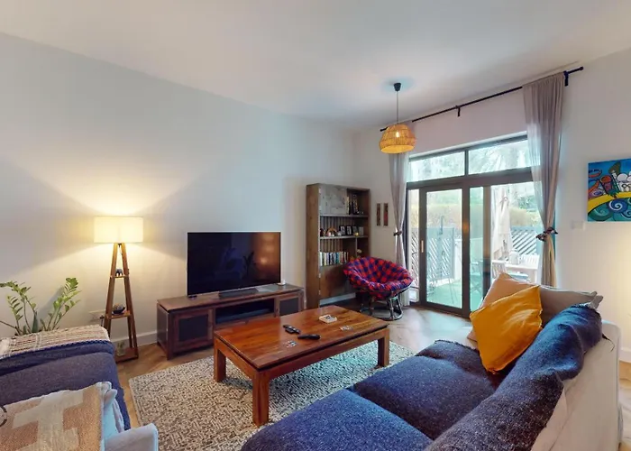 Private Garden Lake Views Fully Furnished