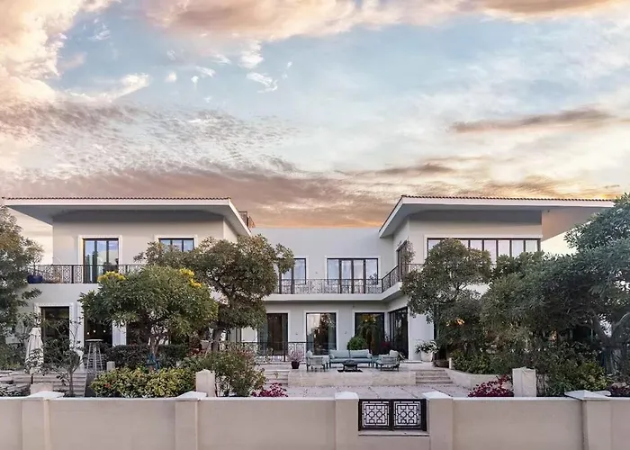 Al Bustan Luxurious Boutique Villa