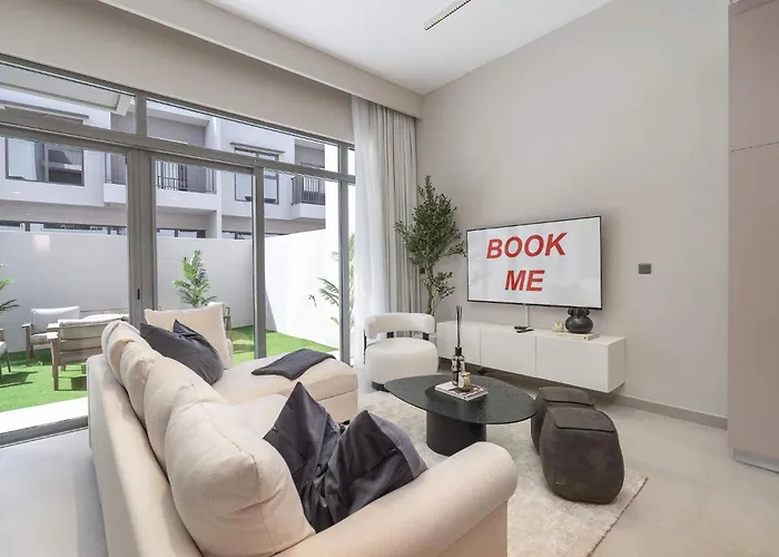 Classy 4-Bedroom Villa With Spacious Balcony In Nad Al Sheba