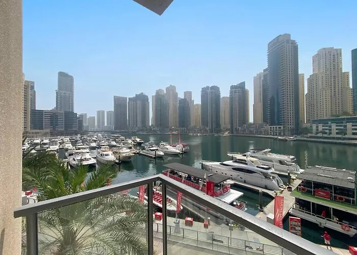 Breathtaking Marina View - Spacious Apartment