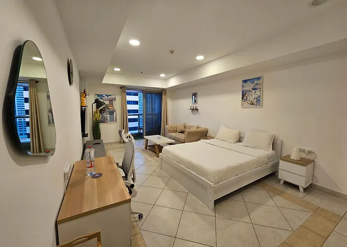 Super Host At Highest Residential Tower In The World, Private Rooms In A Shared Apartment