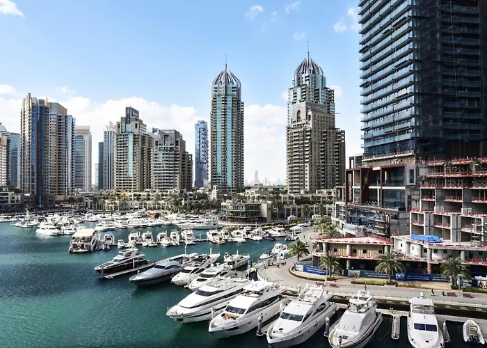 Dubai Marina Gate Cozy 1Br, Pool, Gym, Spa & Direct Marina Walk Access